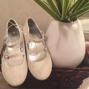 NWT Silver/White Sparkly Glittery Shoes